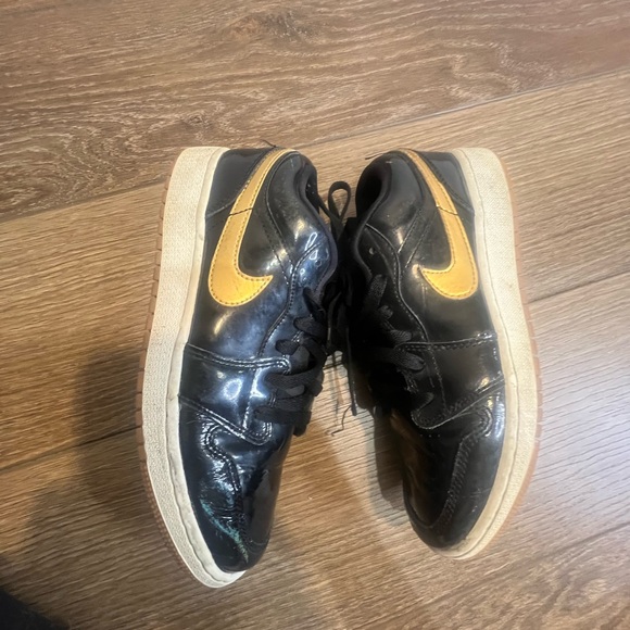 Nike Air Jordan 1 Low Patent leather - Picture 9 of 12